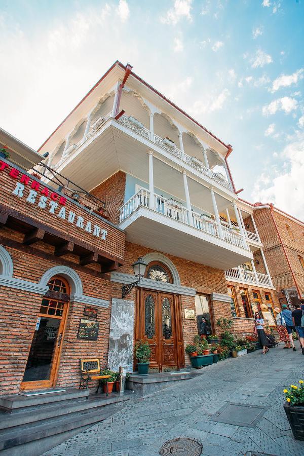 Otel Aivani Old